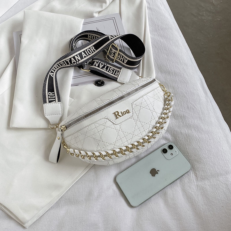 Túi đeo chéo phong cách phương Tây sành điệu cho nữ 2022