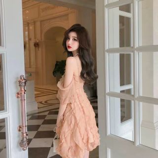 Đầm trễ vai viền bèo