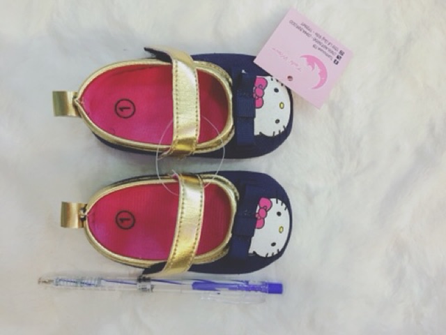 Giày cho bé gái