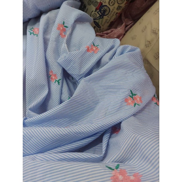 Vải thô kate kẻ sọc thêu hoa