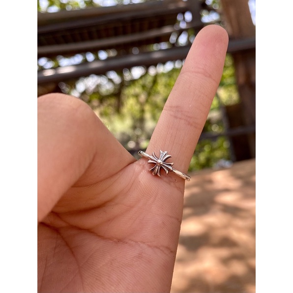 Nhẫn chrome hearts đeo ngón út