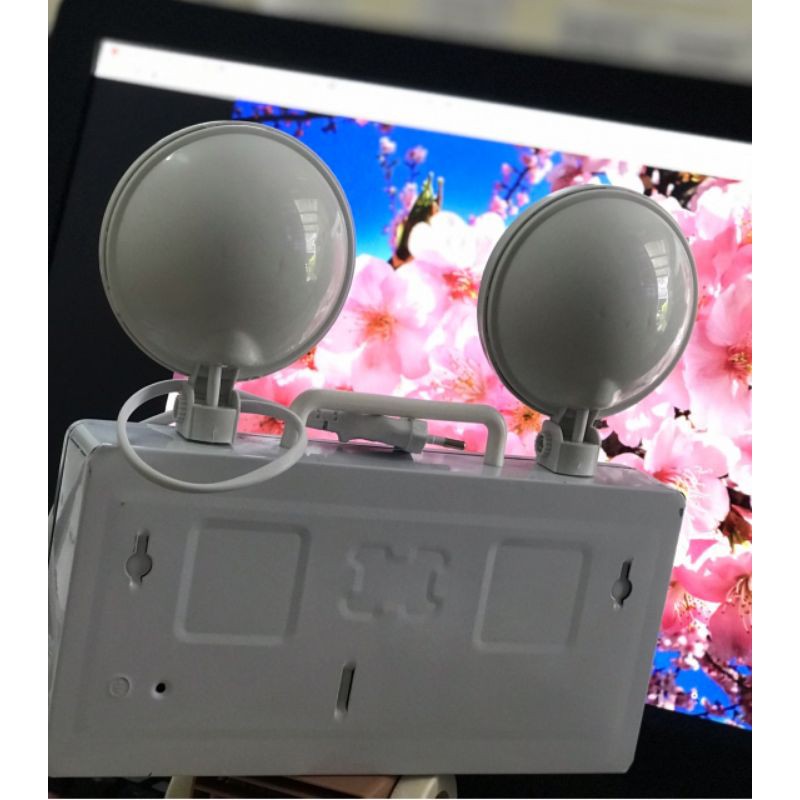 Đèn báo thoát hiểm an toàn.tự động sáng khi mất điện