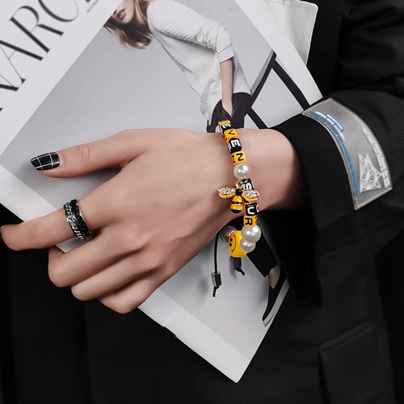 Vòng Tay Ngọc Trai Mặt Ong Và Hoa Cúc Mặt Cười Chất Lượng Cao Phong Cách Hip Hop Thời Trang Unisex 2268