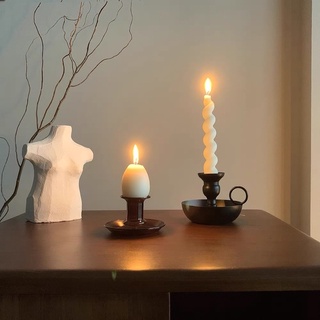 Chân nến đen cổ điển trang trí