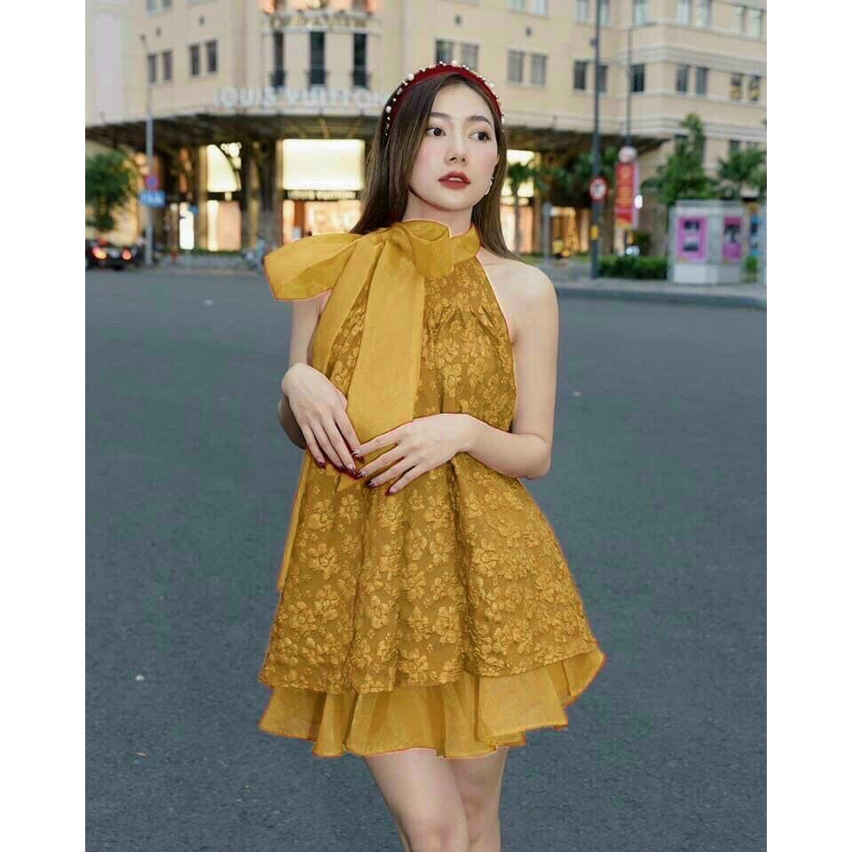 Set áo vải gấm hoa nổi màu đỏ cổ yếm nơ phối váy quần voan lụa chất gấm xịn hàng loại 1 nha khách bao đẹp ạ