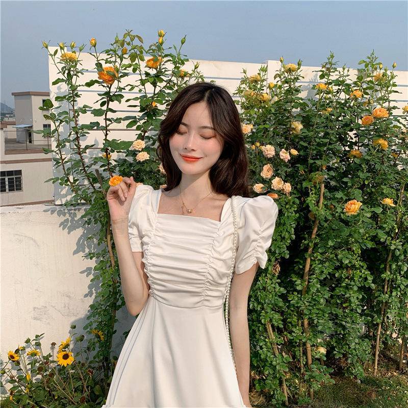 2021 summer new French temperament white dress female sweet first love Sena platycodon light mature warm soft skirt