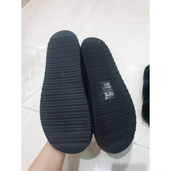 Dép mang nhà HM cao cấp. Đế dày và chắc. sz 42 và 39. Mua 24.99$ + cân 168k. Thanh lý lỗ 450k/đôi