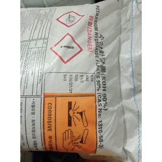 1 bao Potassium hydroxide - KOH - Kali Hydroxide.
