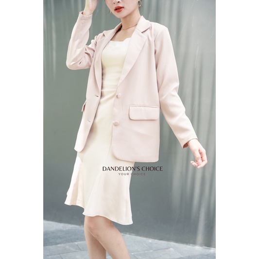 Áo Blazer tay dài bọc khuy hai túi nắp màu be by Dandelion | BigBuy360 - bigbuy360.vn