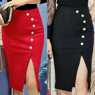 Chân váy xẻ trước đính cúc