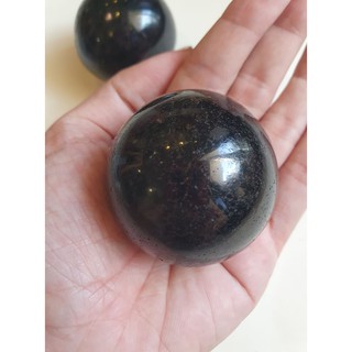 Đá tourmaline hình cầu