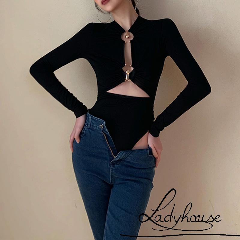 Bộ Áo Liền Quần Tay Dài Khoét Lỗ Màu Đen Kèm Vòng Kim Loại Thời Trang Xuân Thu Cho Nữ