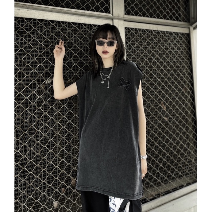 Áo tanktop vải wash điểm nhấn thêu ngực áo