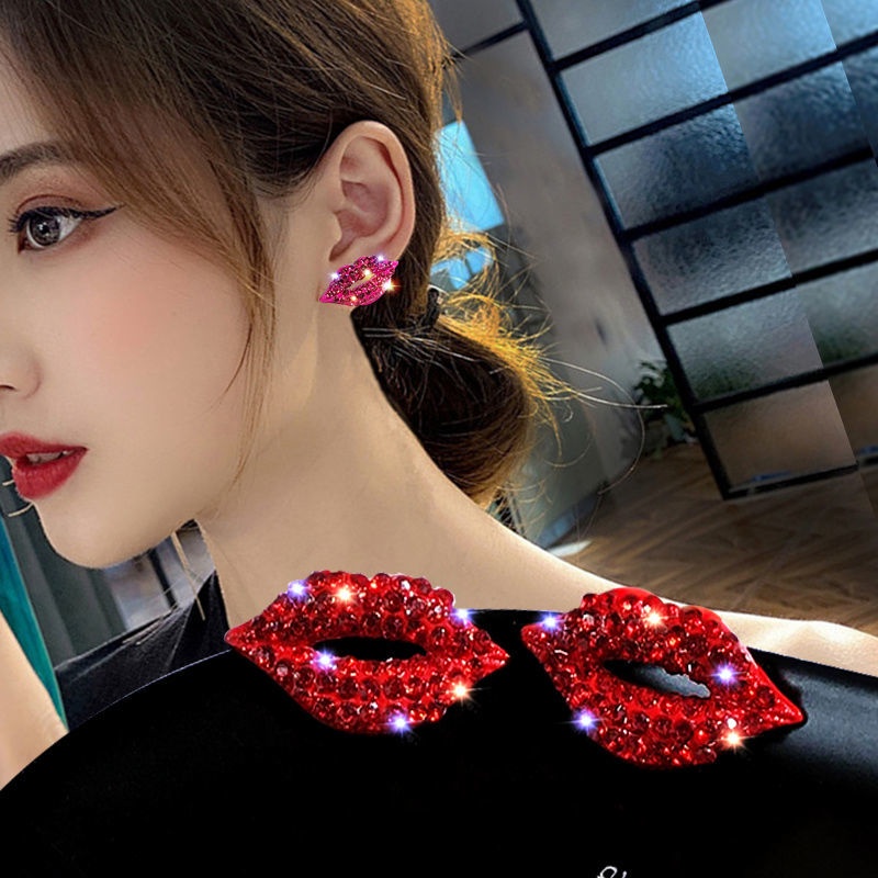 Khuyên Tai Hình Đôi Môi Đính Đá Sang Trọng Dành Cho Nữ
