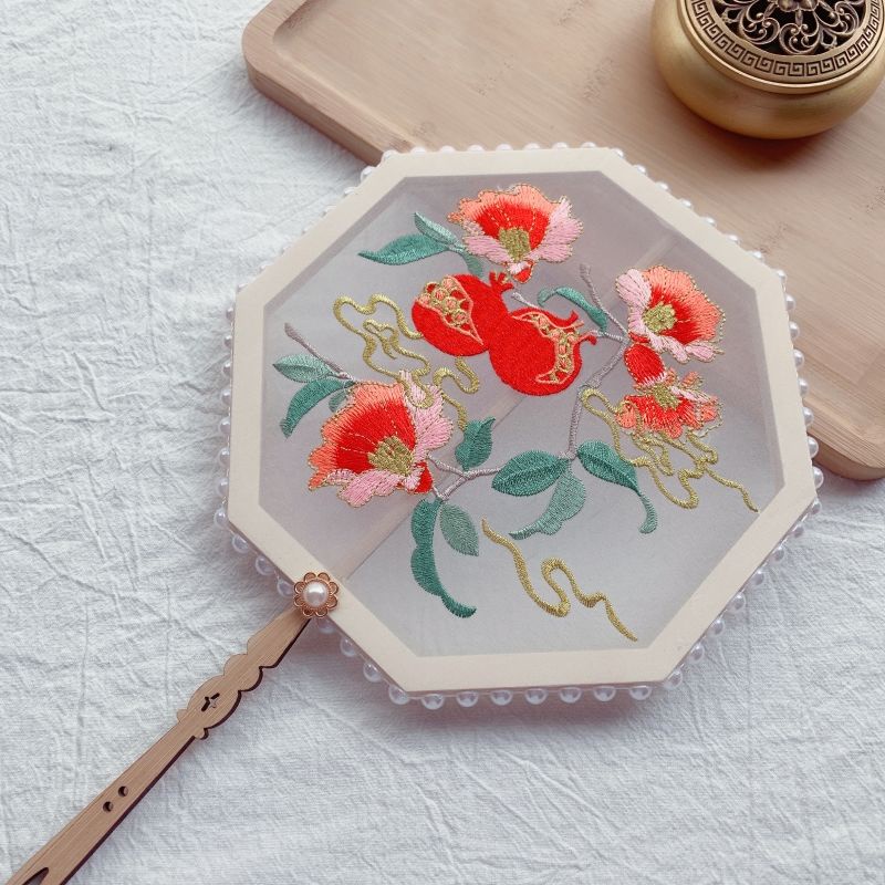 Quạt Tay Cầm Dài Thêu Họa Tiết Phối Tua Rua Phong Cách Cổ Điển Dùng Làm Đạo Cụ Chụp Ảnh