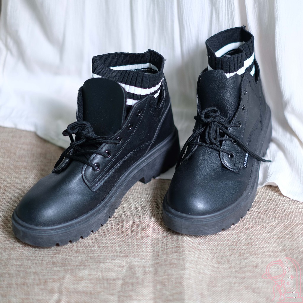 - GIÀY BOOTS KÈM CỔ TẤT GIẢ SIÊU CÁ TÍNH