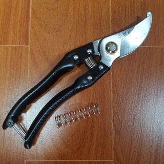 Kéo cắt cành thép SK5