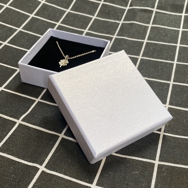 Hộp Đựng Trang Sức Màu Trắng Ánh Kim Size 7x7x2.5cm - Hộp Đựng Dây Chuyền Bằng Giấy