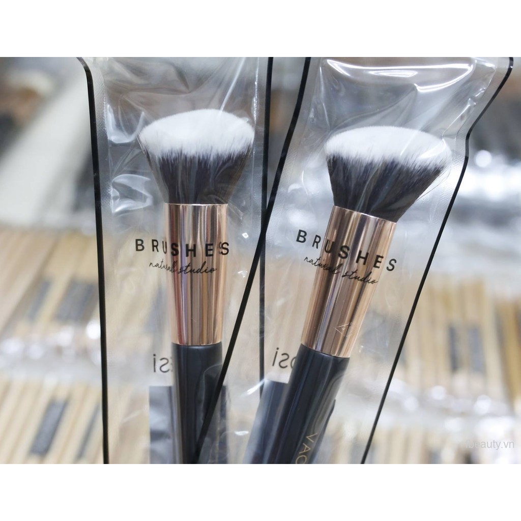 Cọ Má Tạo Khối Vacosi Angled Kabuki Brush M17