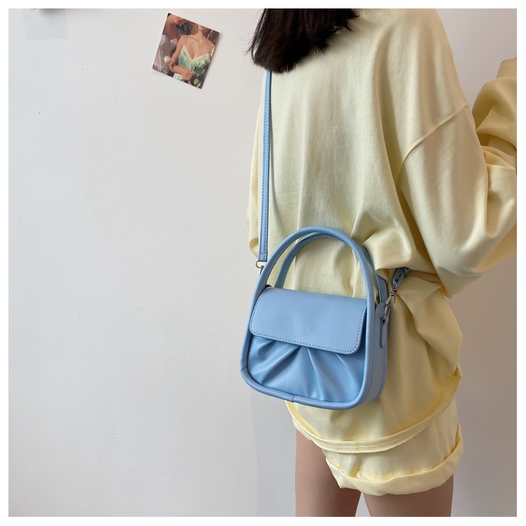 Túi xách nữ đeo chéo kiểu nhúm đơn giản có hai màu xanh dương và trắng