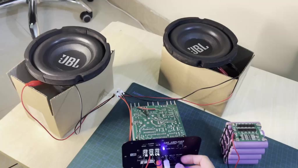 Củ loa bass/sub JBL đường kính 16cm - 4ôm, công suất tối đa 200W hàng cao cấp | BigBuy360 - bigbuy360.vn