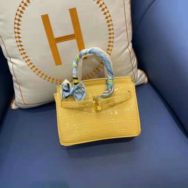 Túi xách nữ Hm da bóng size 20 Tặng khăn