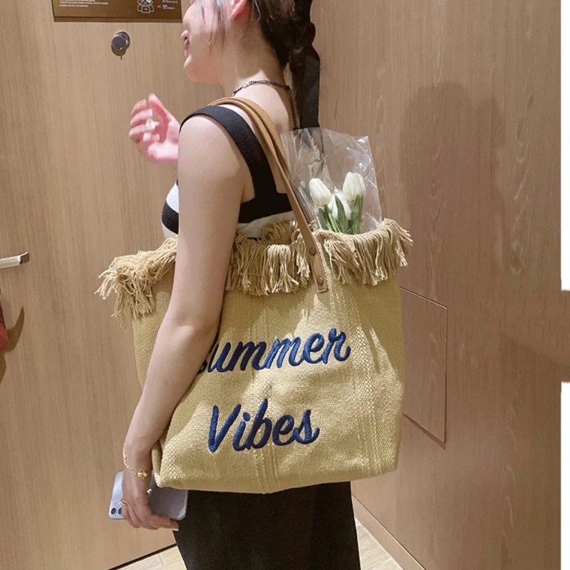 Túi Xách Lớn Gắn Tua Rua Đơn Giản Gylb559