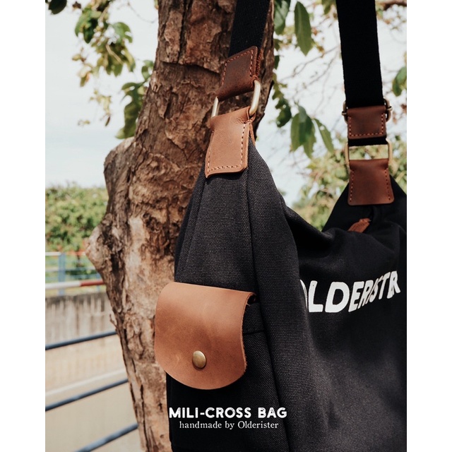 Túi đeo chéo Mili-Cross Bag - Màu đen - Thương hiệu Olderister - Tiệm Cũ Kĩ