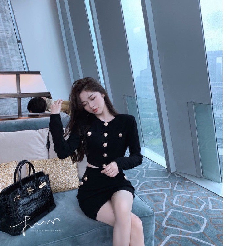 Bộ len dệt kim phối cúc vàng