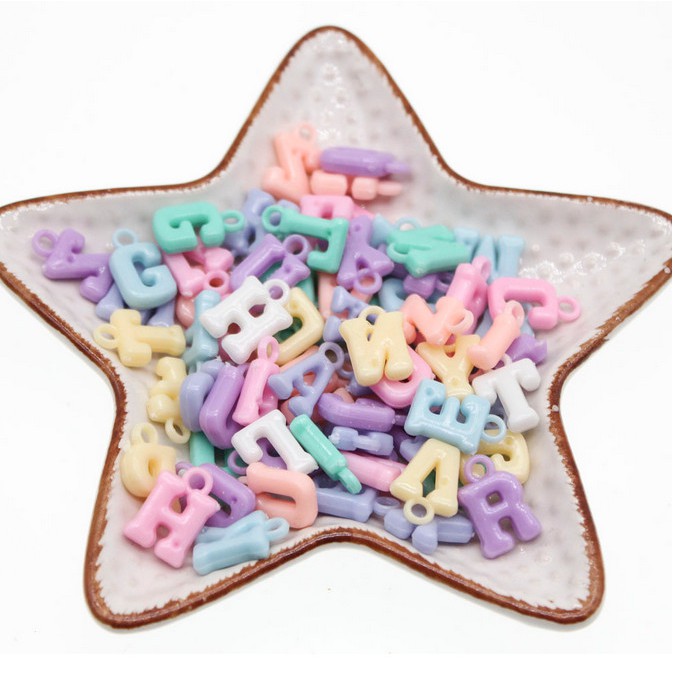 Set 50 hạt nhựa 14x21mm khắc chữ màu sắc ngẫu nhiên dùng làm trang sức thủ công