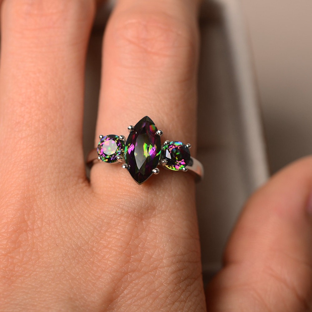 Nhẫn đính 3 viên đá màu kim cương sáng tạo thời trang