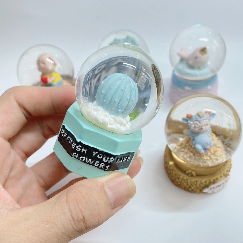 Quả cầu tuyết pha lê kèm đèn led nháy sáng nhiều màu phong cách châu âu