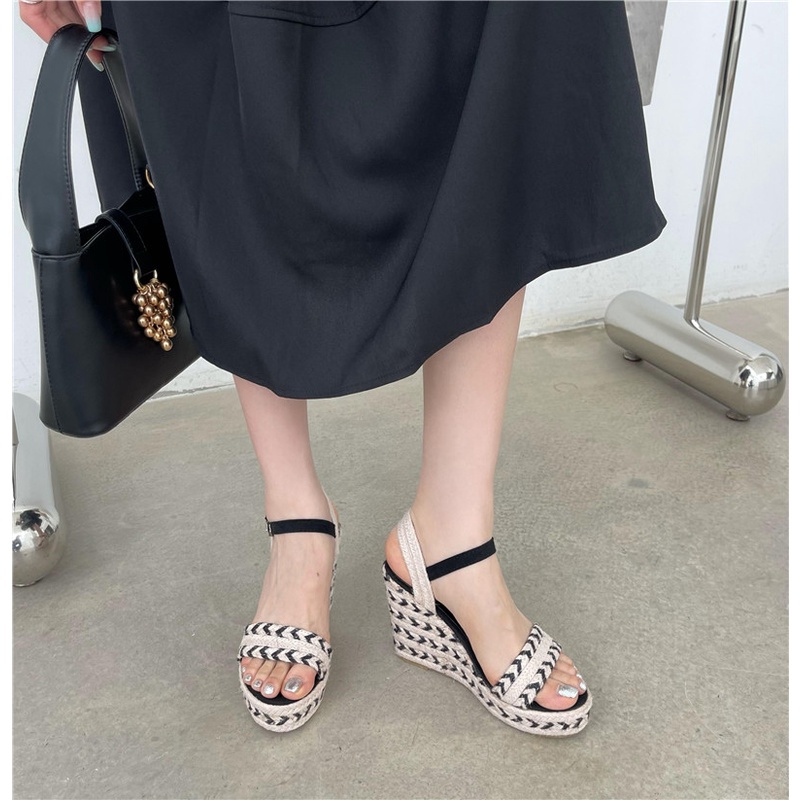 Giày Sandal Đế Xuồng Dày Dặn Chống Thấm Nước Có Khóa Cài Thời Trang Mùa Hè 2022 Cho Nữ