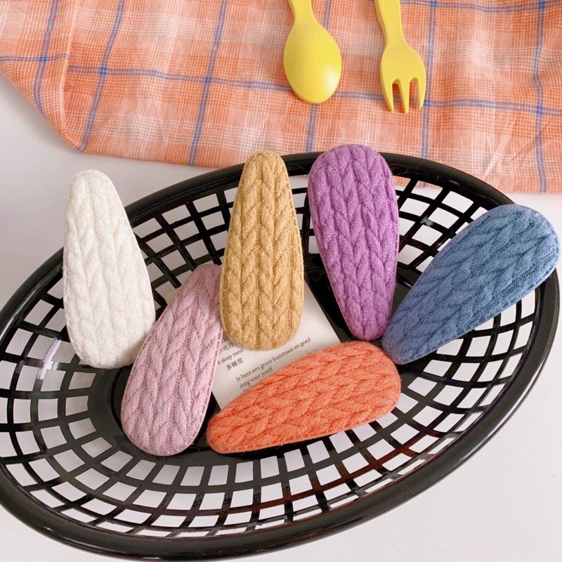 🦢Kẹp tóc mái len vặn thừng