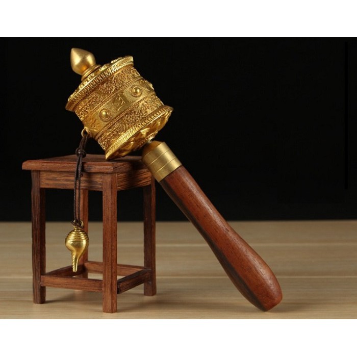 Kinh luân cầm tay thần chú Om Mani Padme Hum, bằng hợp kim đồng, tay nắm gỗ, chứa 30.000 biến chú VS1
