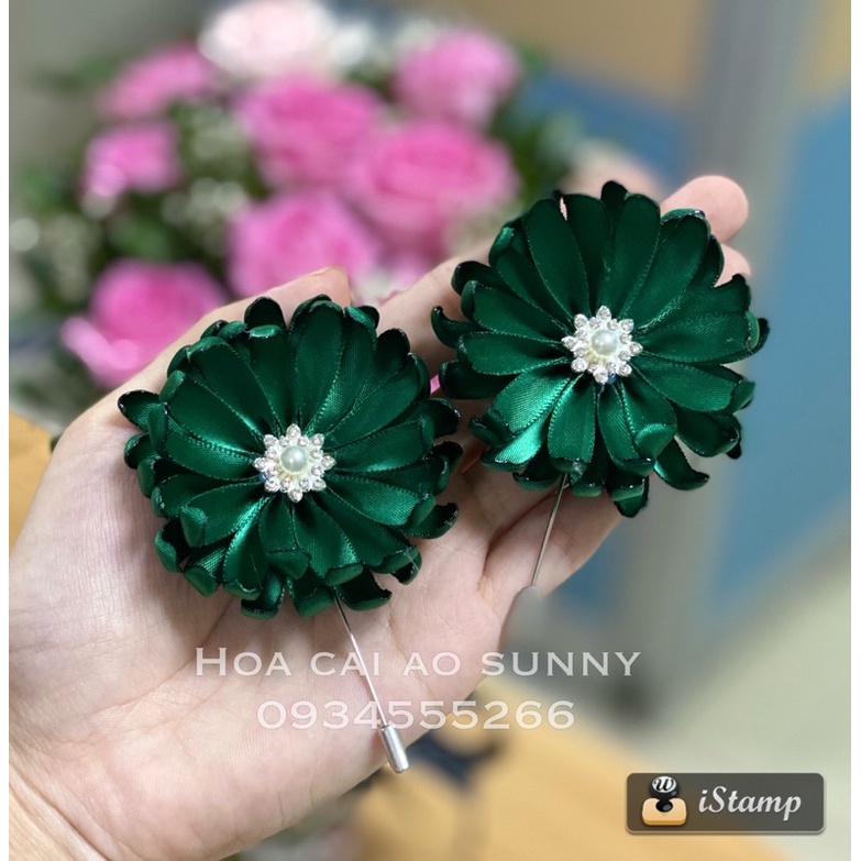 Hoa cúc cài áo màu xanh tây. phụ kiện cài áo sang chảnh