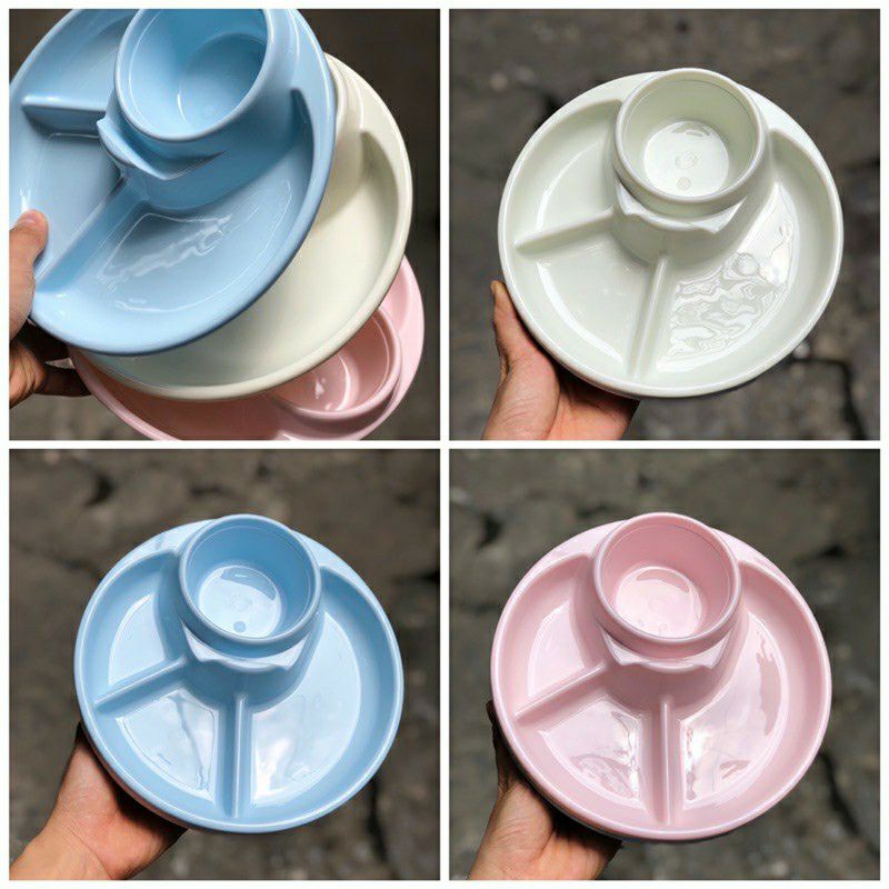 Khay tròn Nhật Bản 4 ngăn có chỗ để cốc cho bé