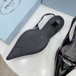 Sandal Prada mũi nhọn