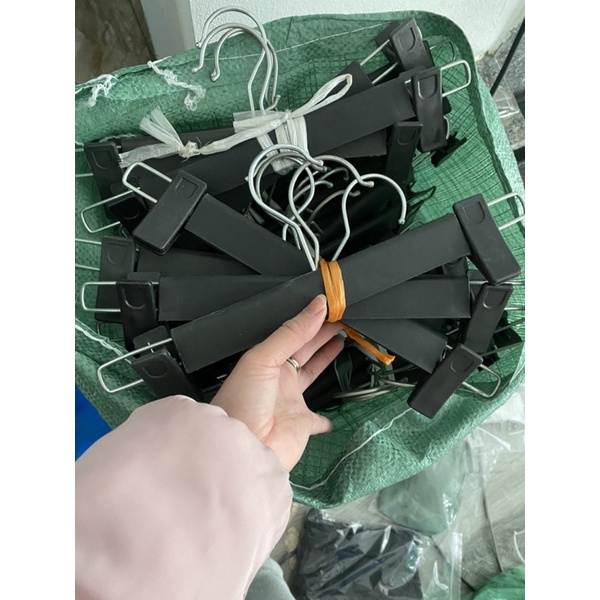 Móc nhựa kẹp quần , chân váy , quần âu nam nữ