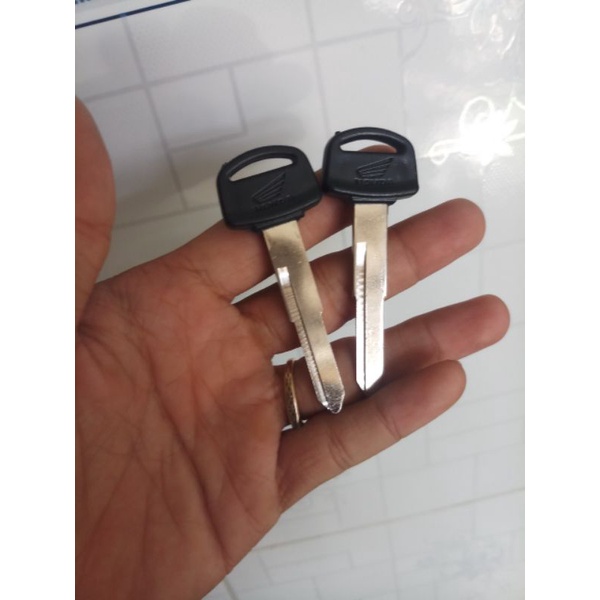 Cặp phôi chìa khoá xe HONDA Cub đời mới ( chìa dài , rảnh phải )