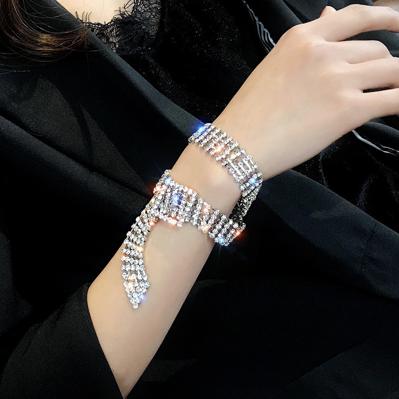 Chocker vòng cổ đính đá ôm sát cổ bản dày có khoá TB573