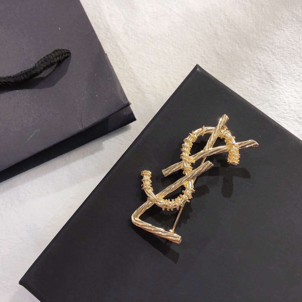 Ysl Trâm Cài Áo Hình Chữ Cái Đính Ngọc Trai Thời Trang