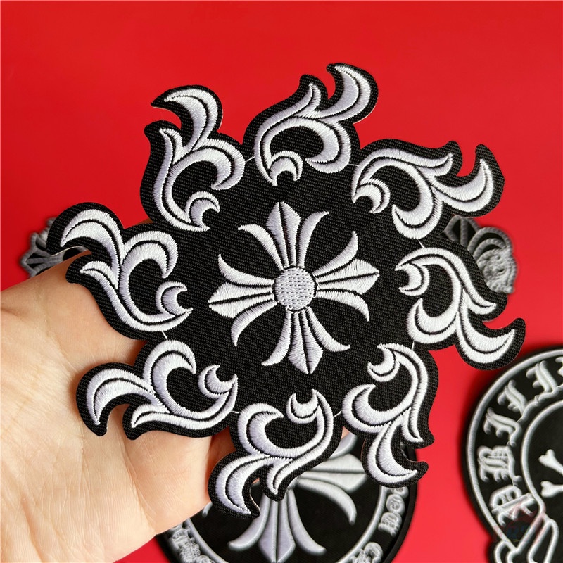 ♥ Miếng Dán Ủi Lên Quần Áo Thời Trang Màu Trắng Đen Sang Trọng ♥ 1 Sticker Ủi Thêu Hình Huy Hiệu