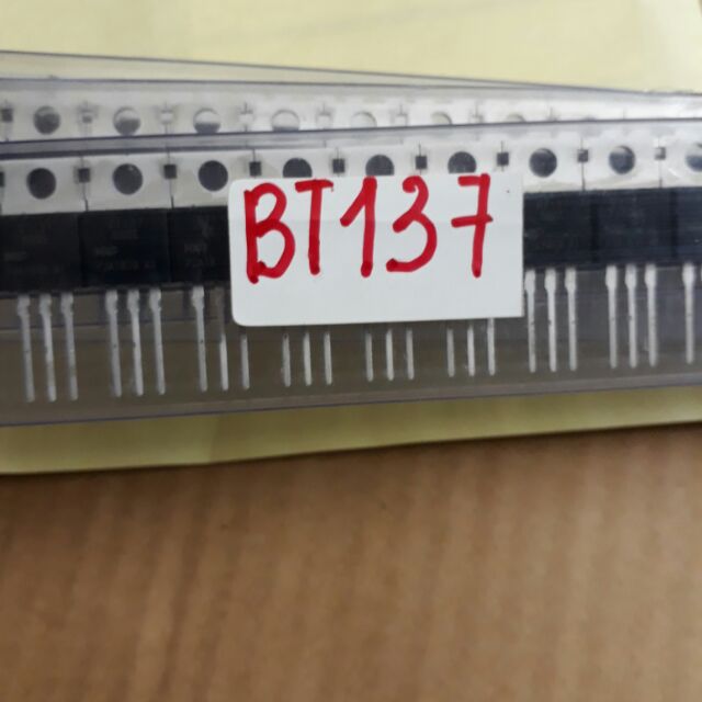 10 con  triắc BT137