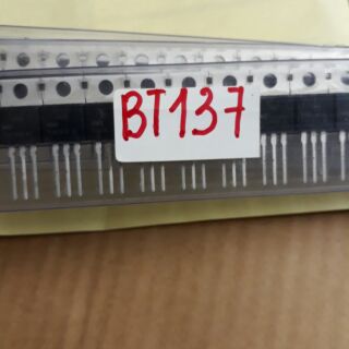10 con  triắc BT137
