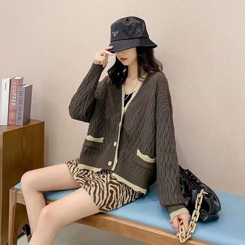 Áo len phối viền siêu nhẹ mềm mịn | BigBuy360 - bigbuy360.vn