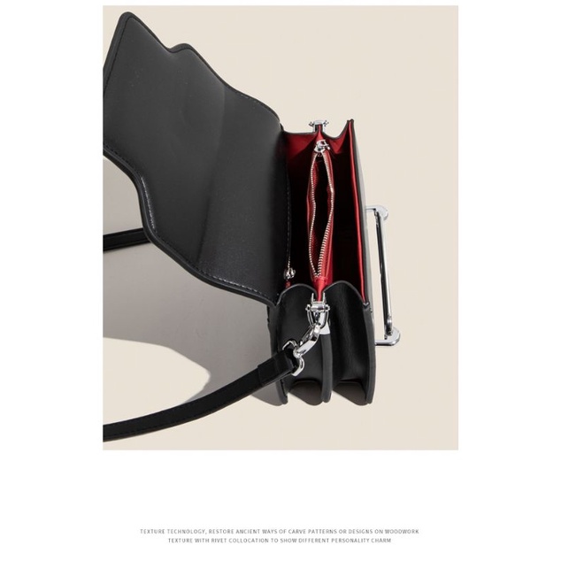 Túi đeo chéo nữ thời trang có 2 màu: Đen và nâu