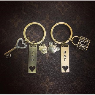 Móc Khóa Khắc Tên Kèm 2 Charm