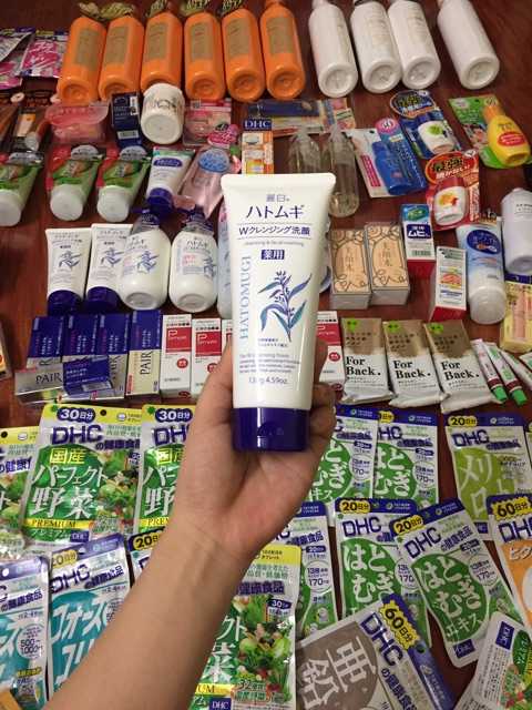 Sữa rửa mặt ý dĩ hatomugi Naturie Nhật Bản