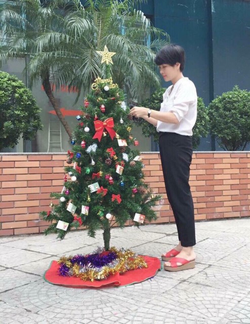 Cây thông Noel 1m50 kèm phụ kiện trang trí